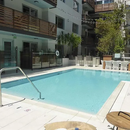2 Bedroom 2 Bathroom Masterpiece With Pool